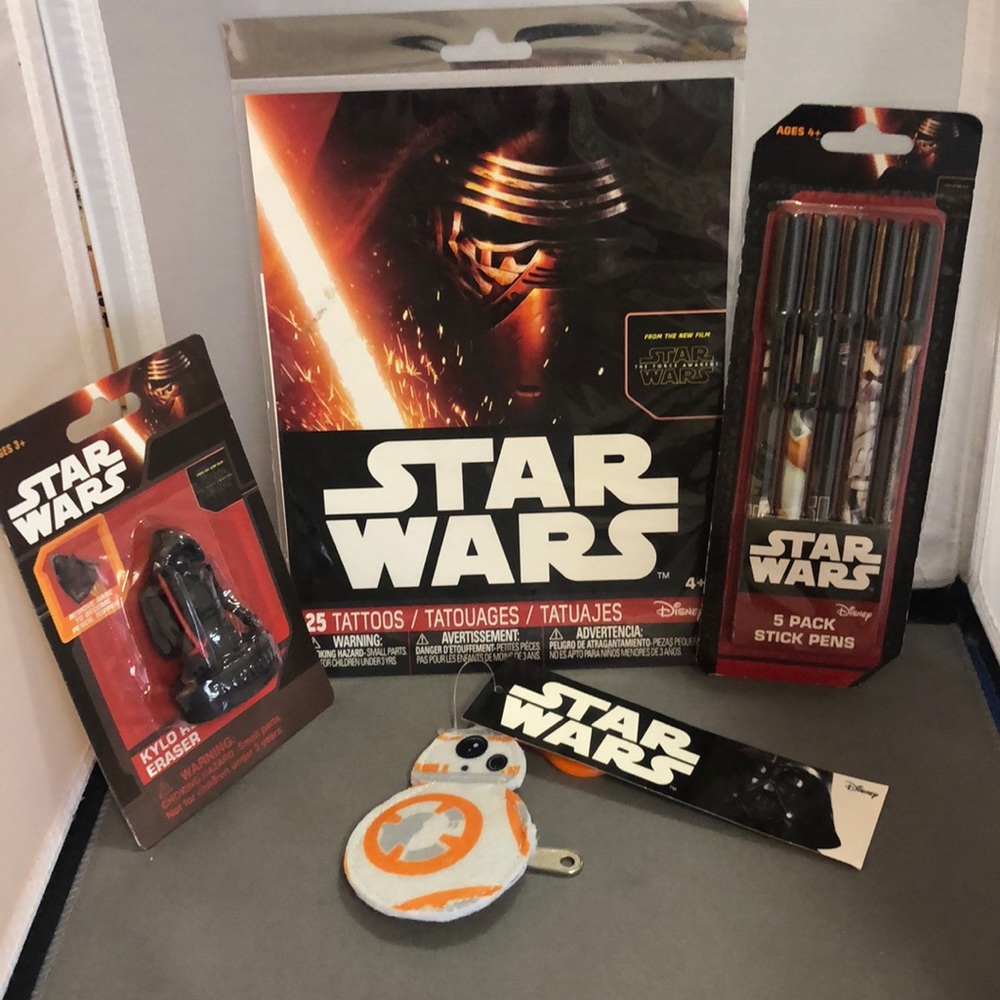 Star Wars 4-pc Set Tattoos Stick Pens Kylo Ren Eraser BB-8 Clip-on Coin Purse *